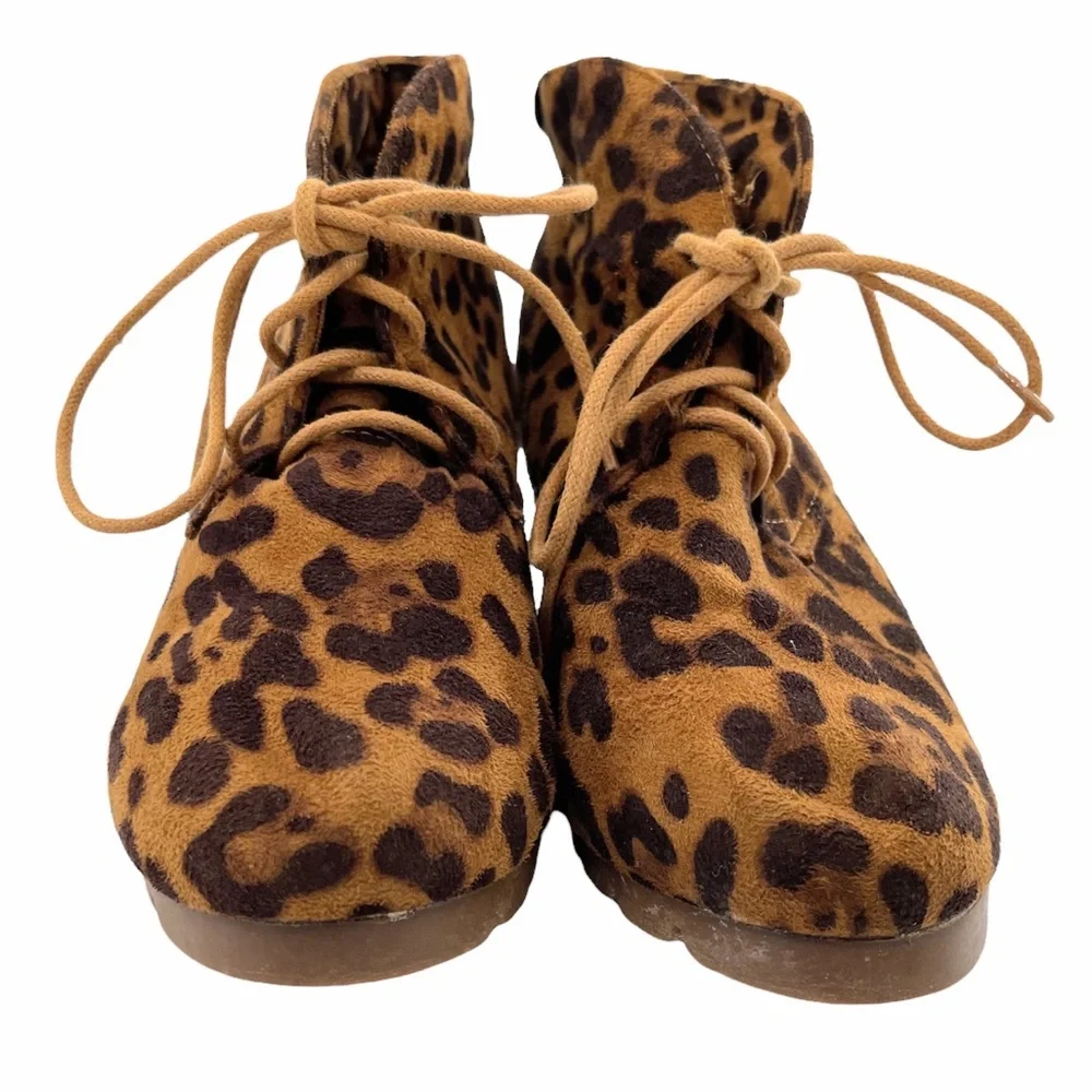 Bella Marie Girls Leopard Print Lace Up Wedge Heel Boot Size 5.5